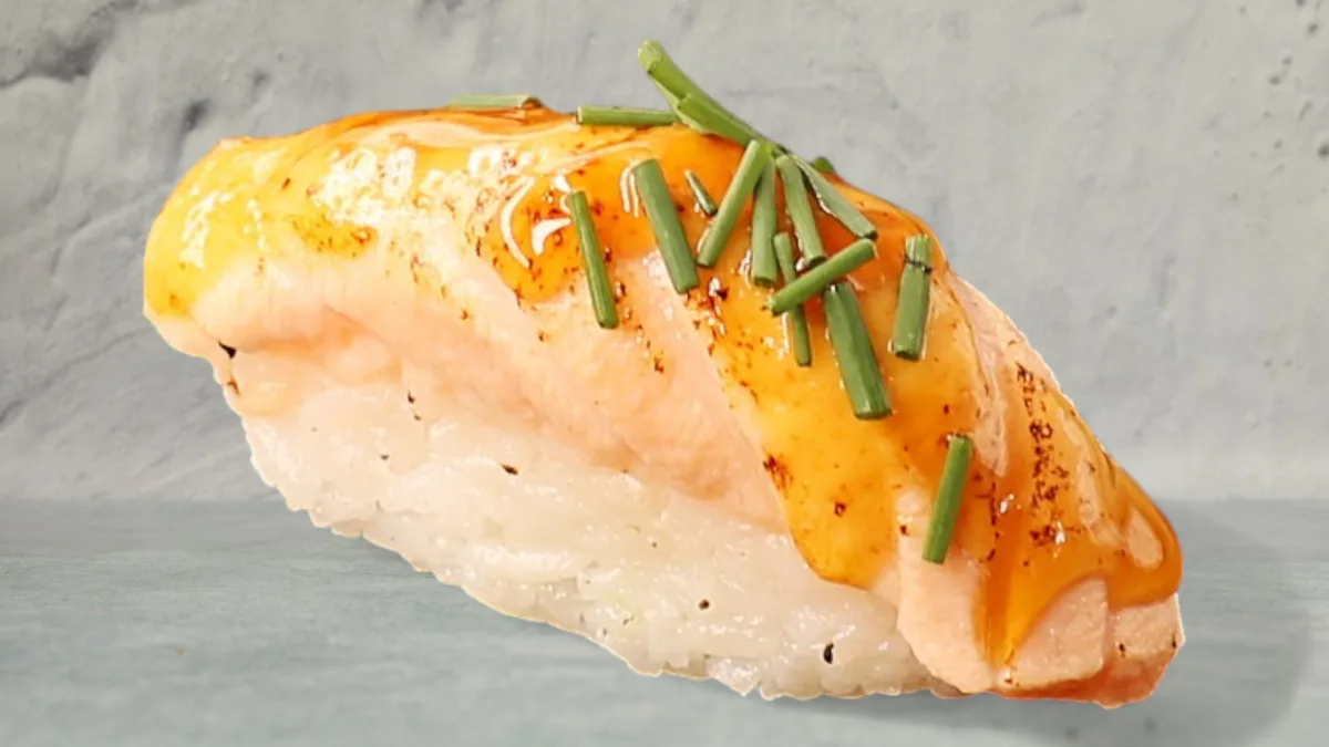 107. Nigiri flammegrillet laks