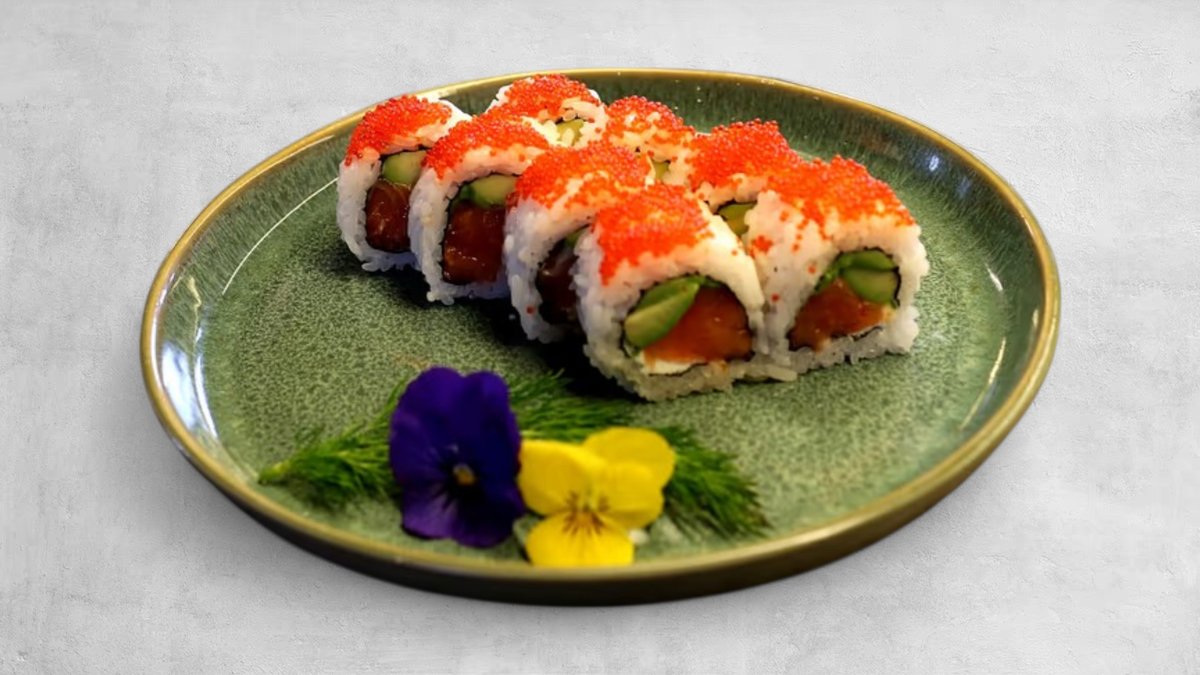 136. Uramaki Alaska