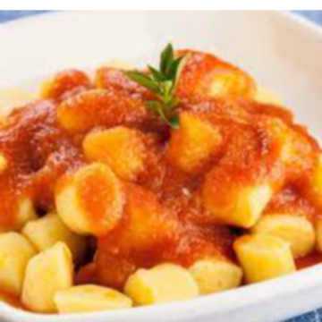 Nhoque ao Sugo C/ Frango Acebolado