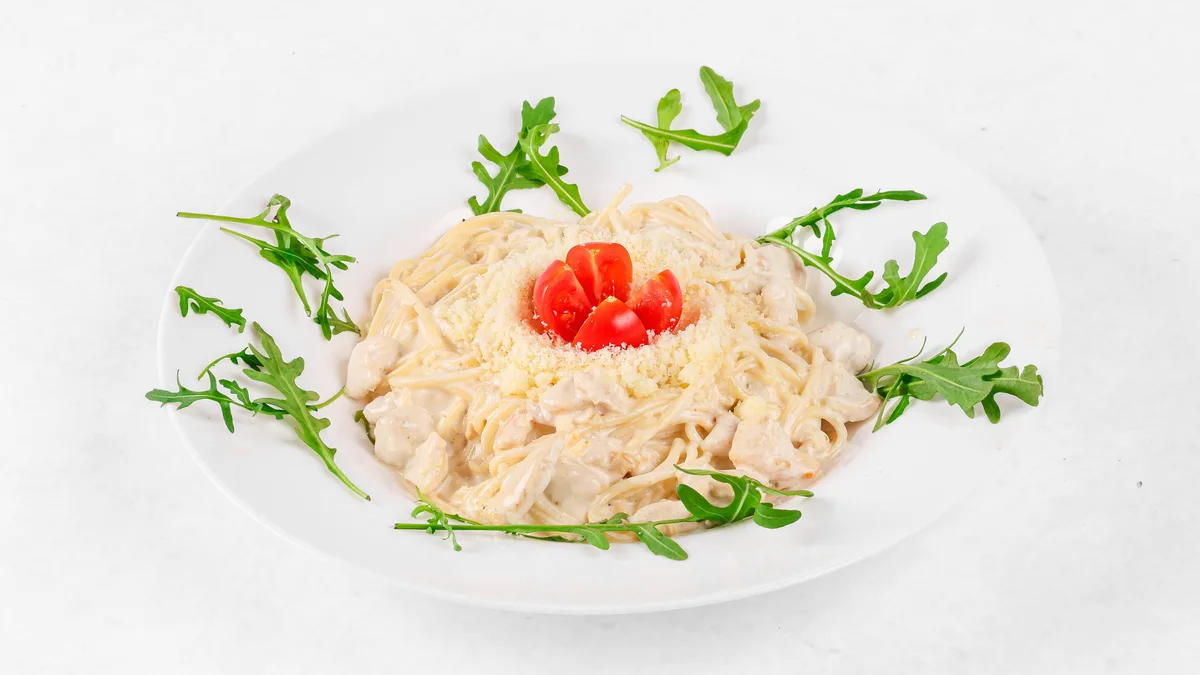 Pasta with turkey and cream