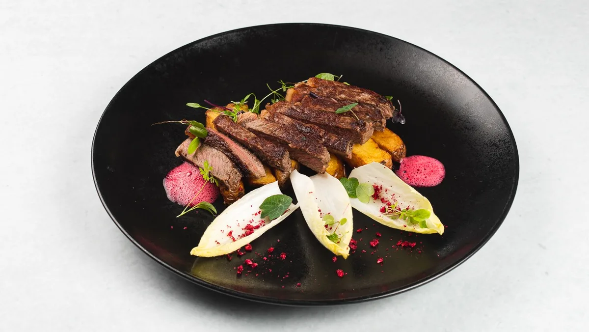 Roastbeef tagliatta z domačim krompirjem