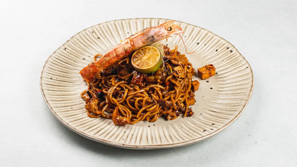 Pad thai s kraljevimi rakci