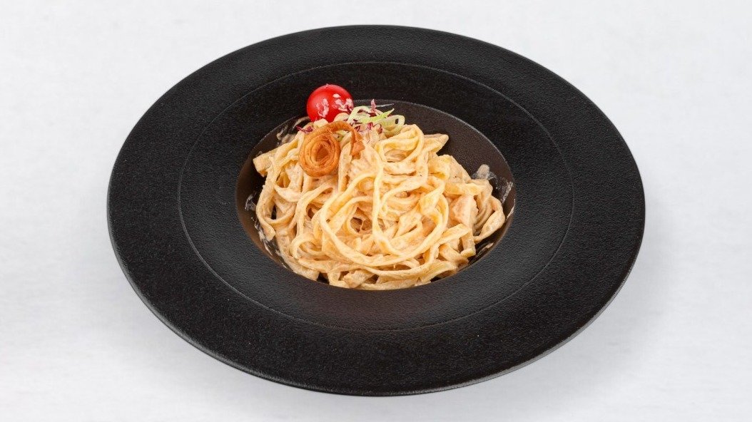 Pasta crema con polla y pina