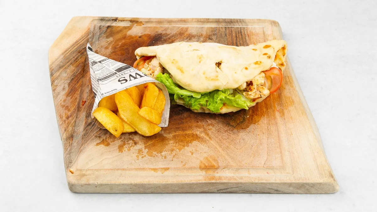 Gyros s piščancem in ocvrt krompirček