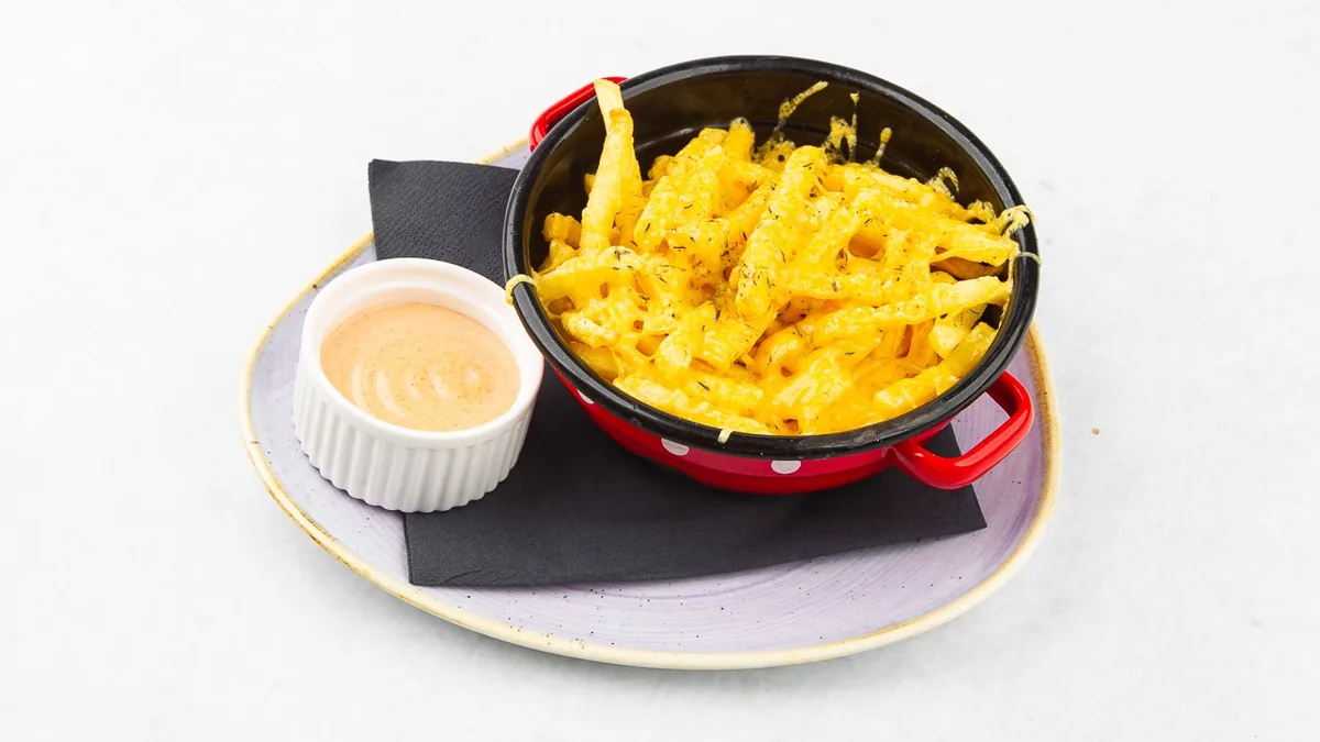 Krompirček s cheddarjem in timijanom + hišna omaka