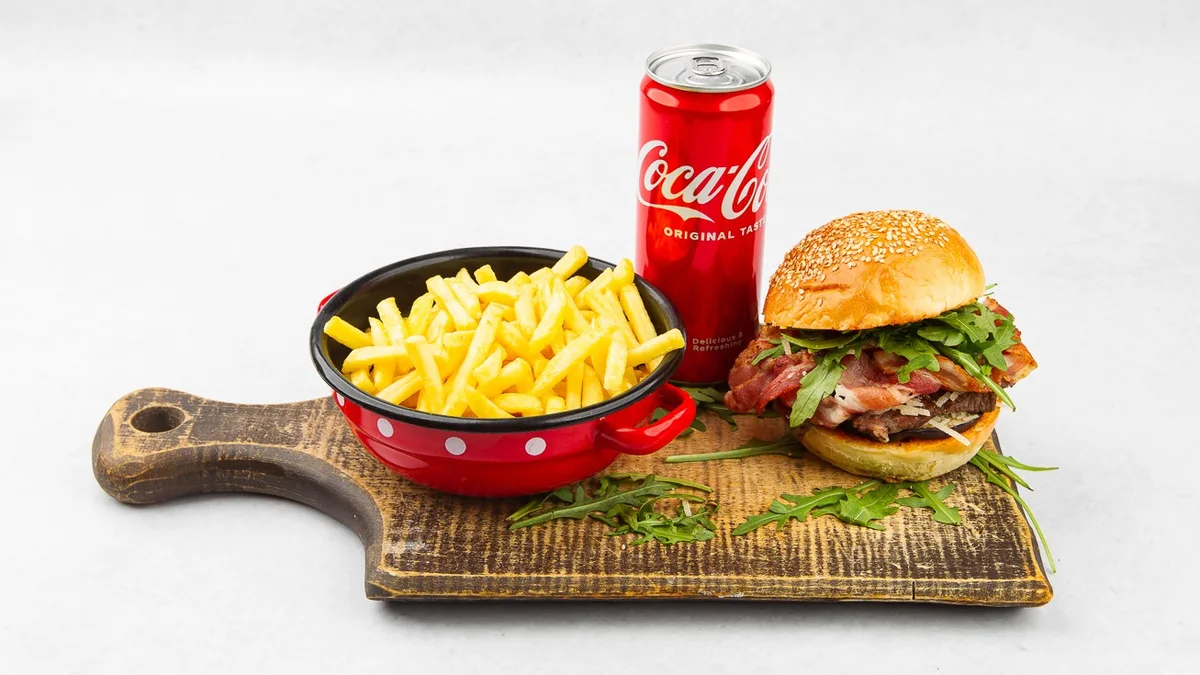 Roasty-B burger s prilogo in pijačo po izbiri