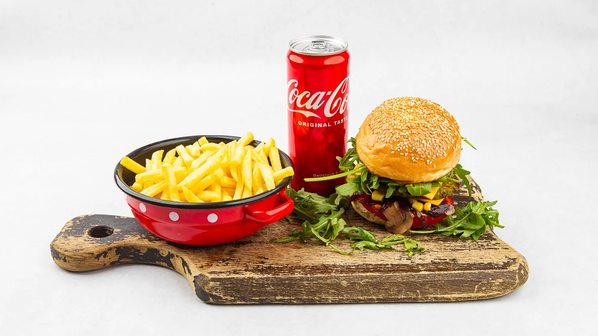 Vegi-Vegi burger s prilogo in pijačo po izbiri