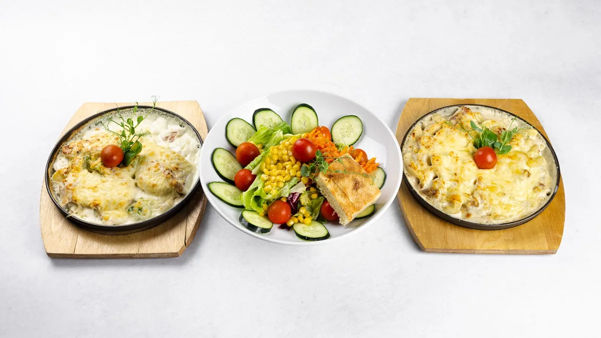 Ponev piano, patata con pollo in velika mešana solata
