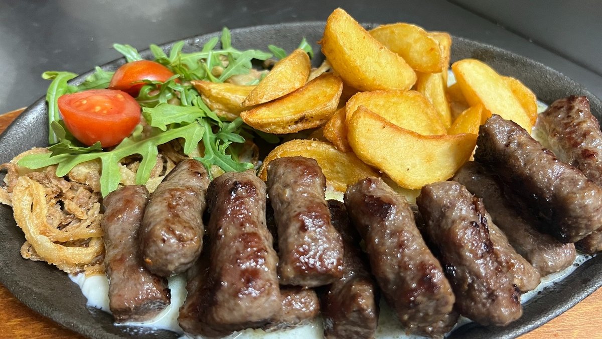 Ćevapi na kajmaku