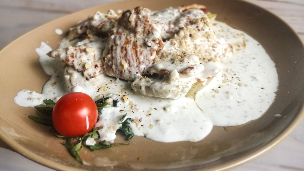 Ćuretina sa sosom od gorgonzole i lešnikom