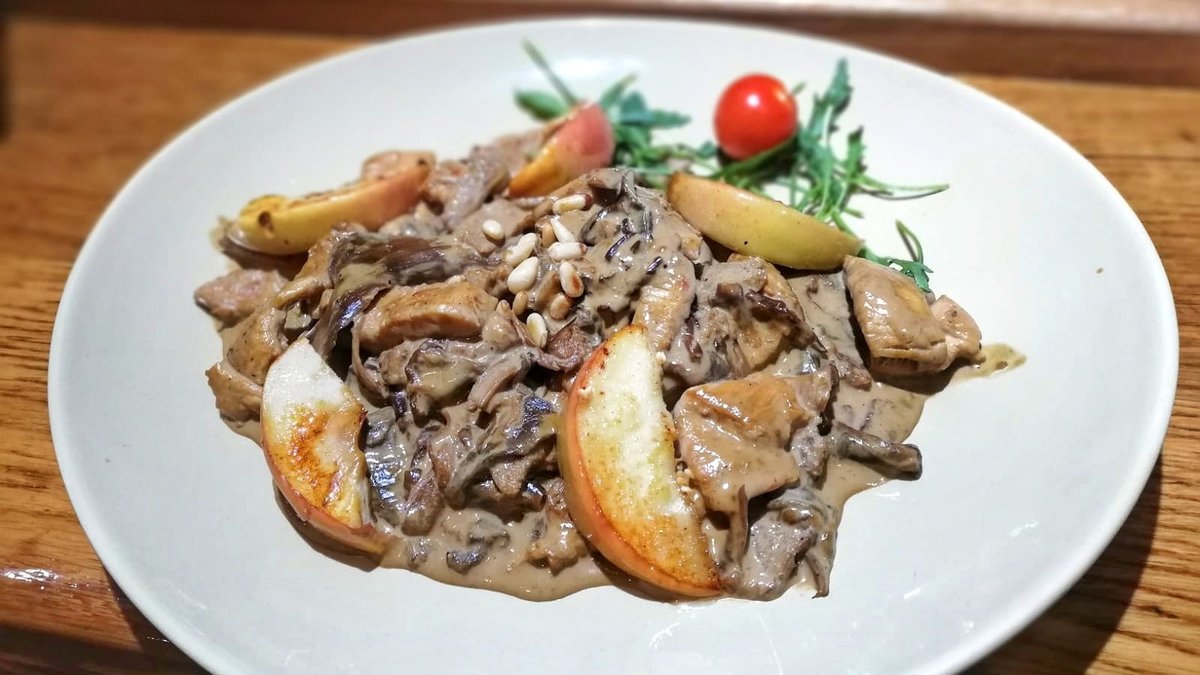 Ćuretina sa vrganjima i jabukama