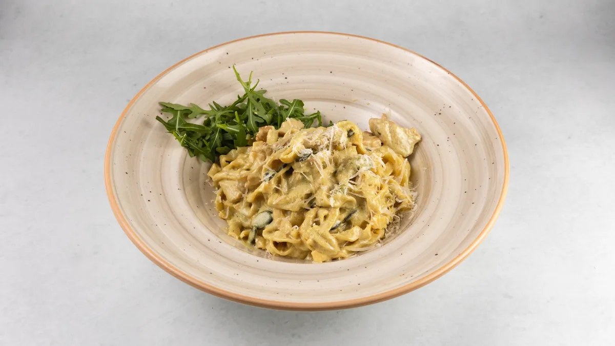 Tagliatelle s puretinom i bučinim košticama