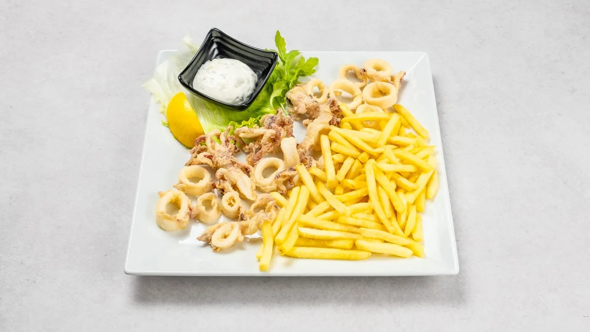 Pržene lignje i pommes frites
