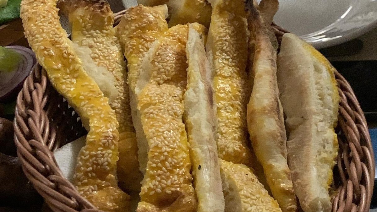 Furnarini sa susamom
