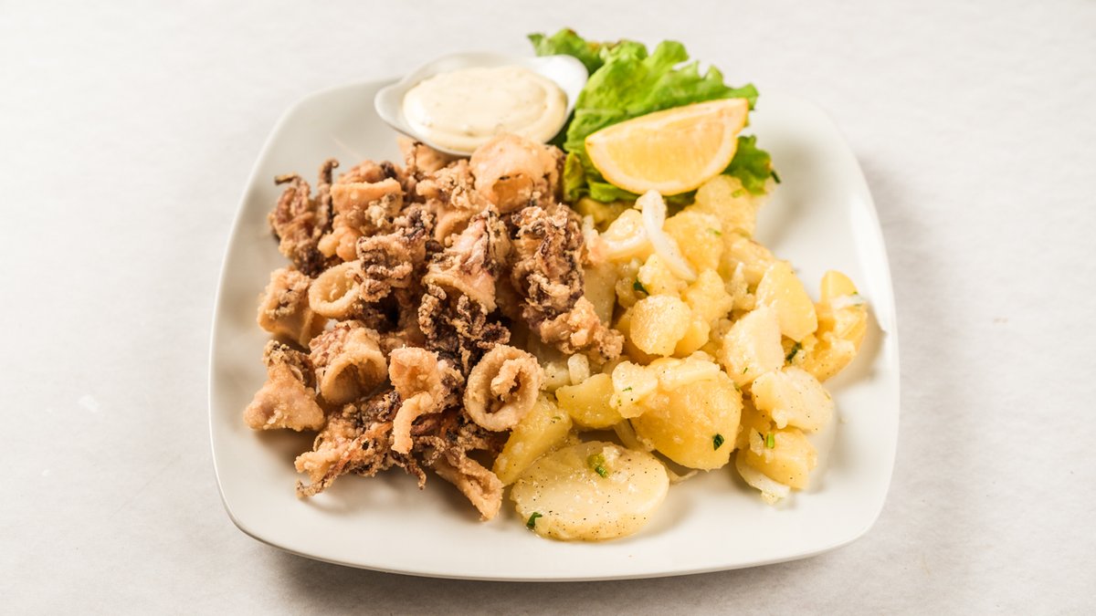 Pohovane lignje 400g, sa dalmatinskim varivom 250g