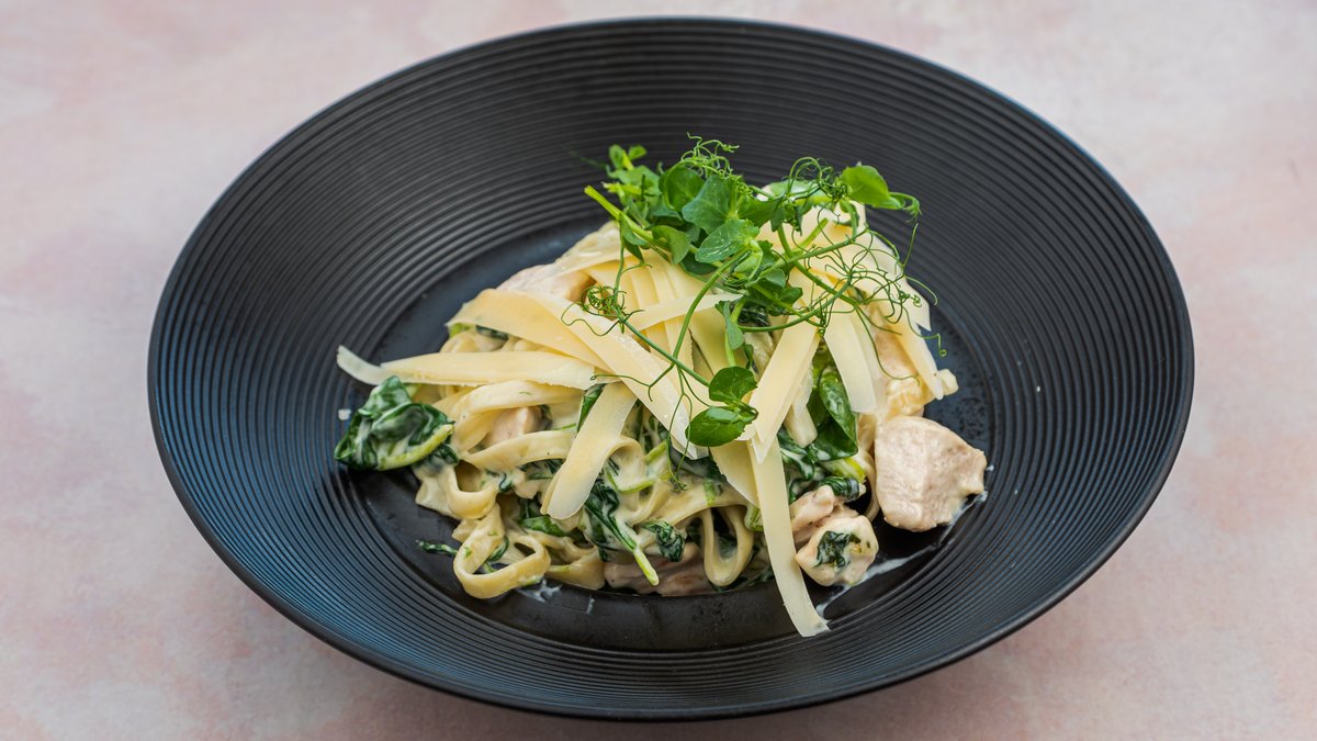 Pasta sa piletinom i spanaćem