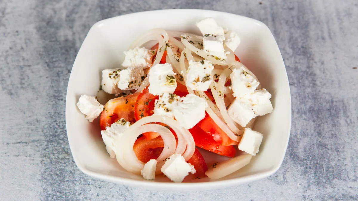 Paradajz sir salata