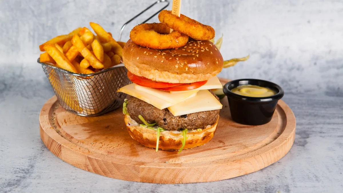 Smoked cheeseburger L