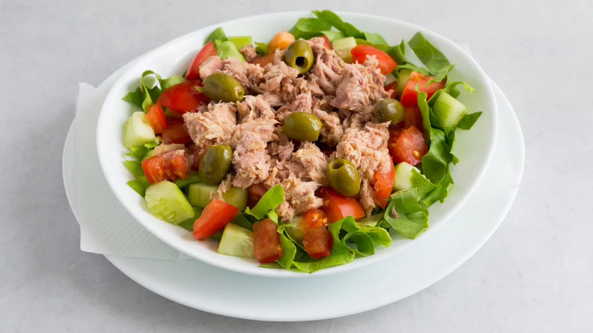 Salata sa tunjevinom