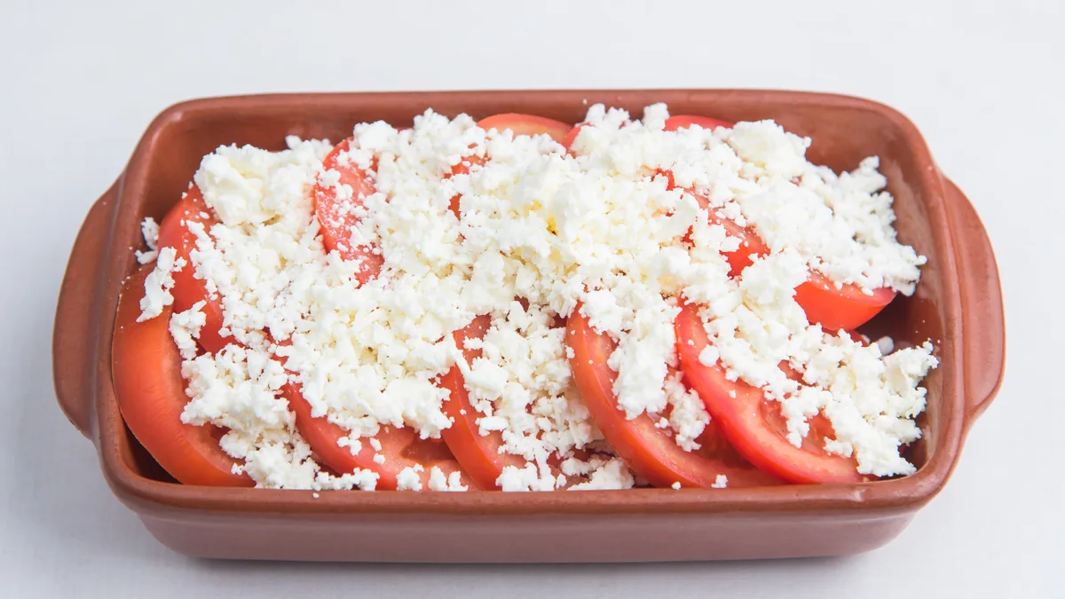 Paradajz salata sa sirom