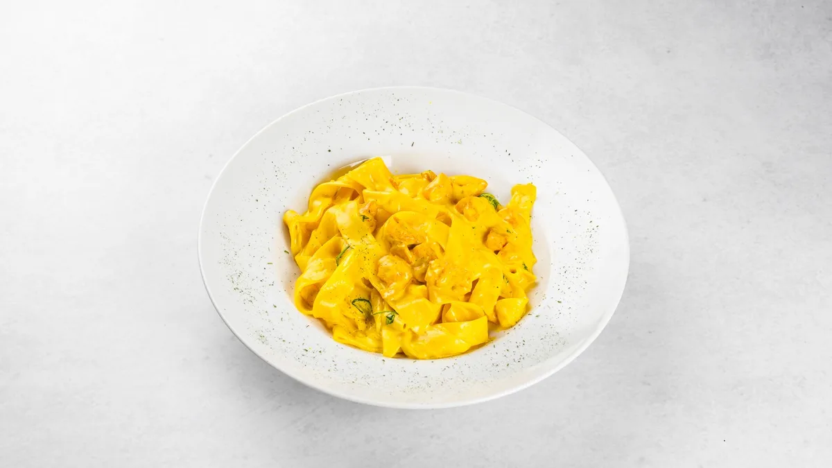 Domaća curry tjestenina s piletinom