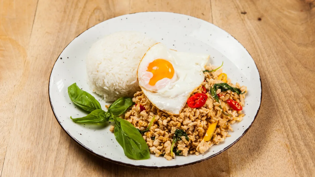 Pad Krapow Gai