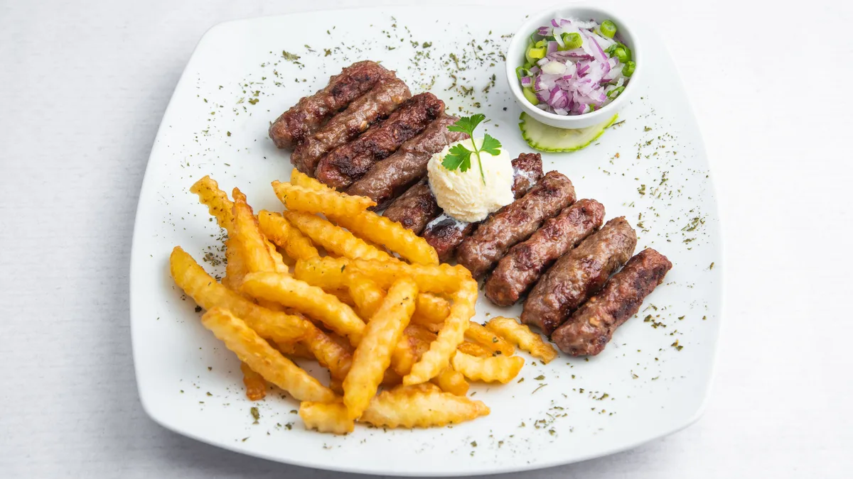 Ćevapi na kajmaku