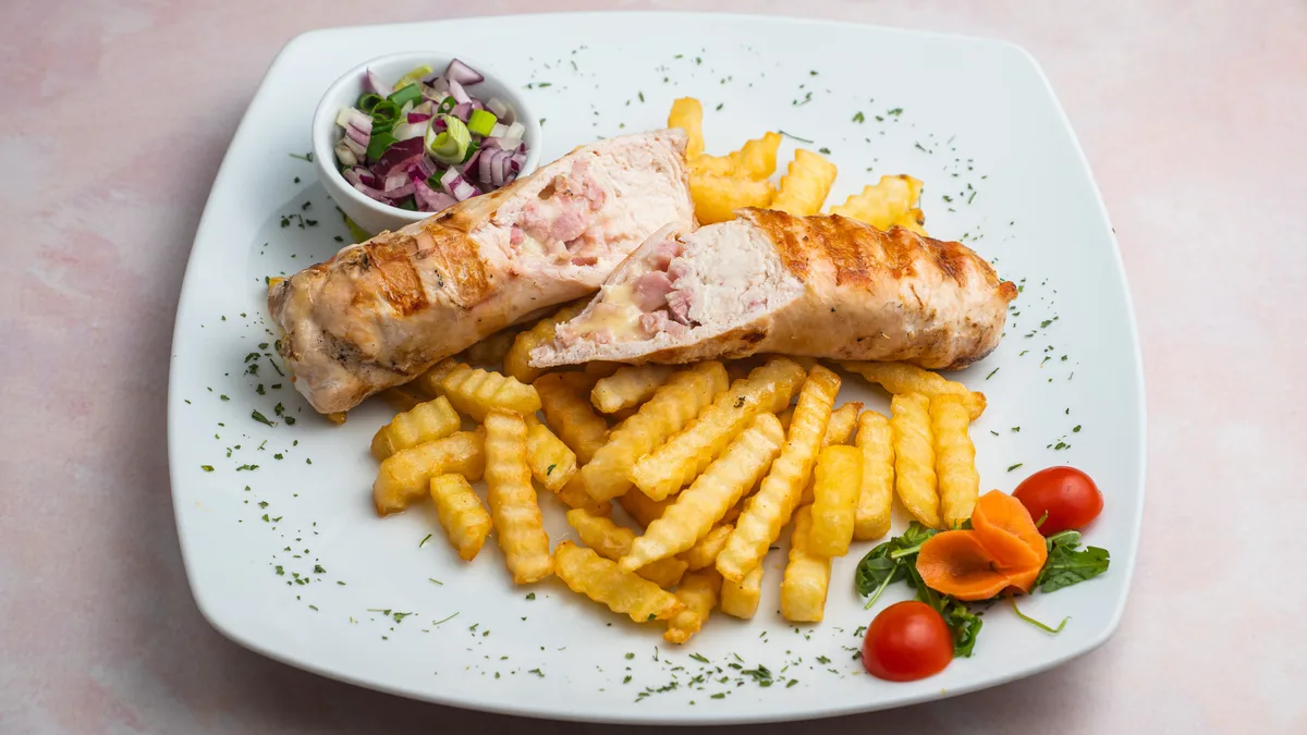 Punjena bela vešalica