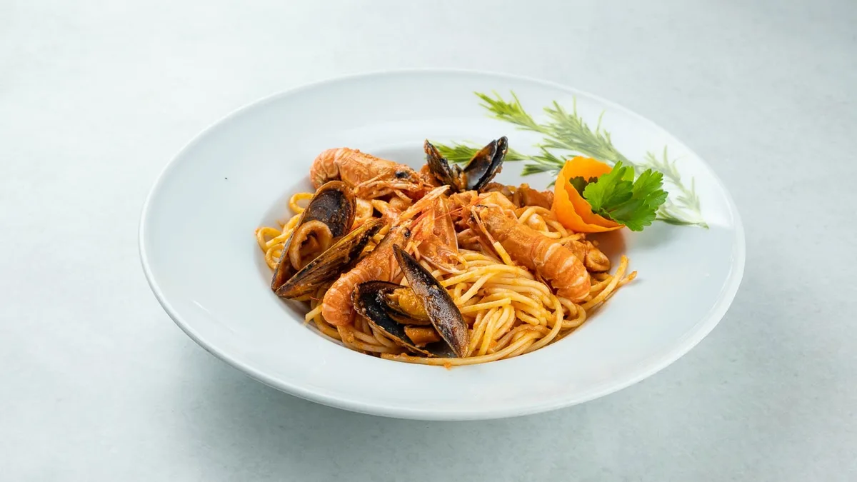 Spaghetti s plodovima mora na buzaru