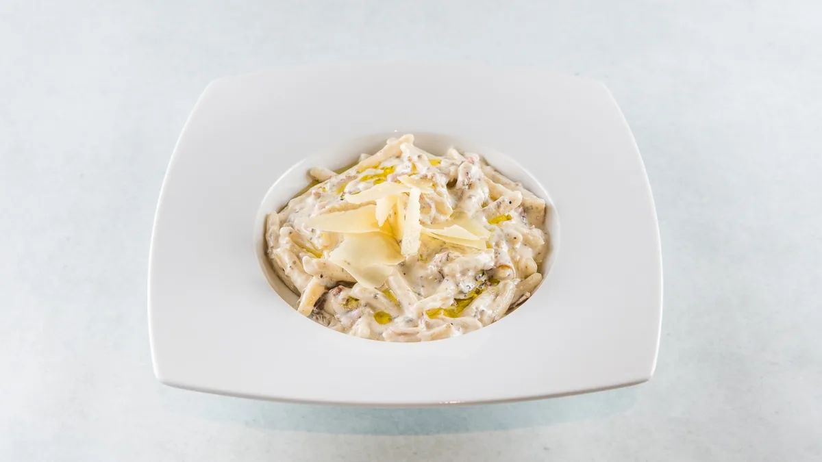 Strozzapreti u umaku od tartufa i pršuta