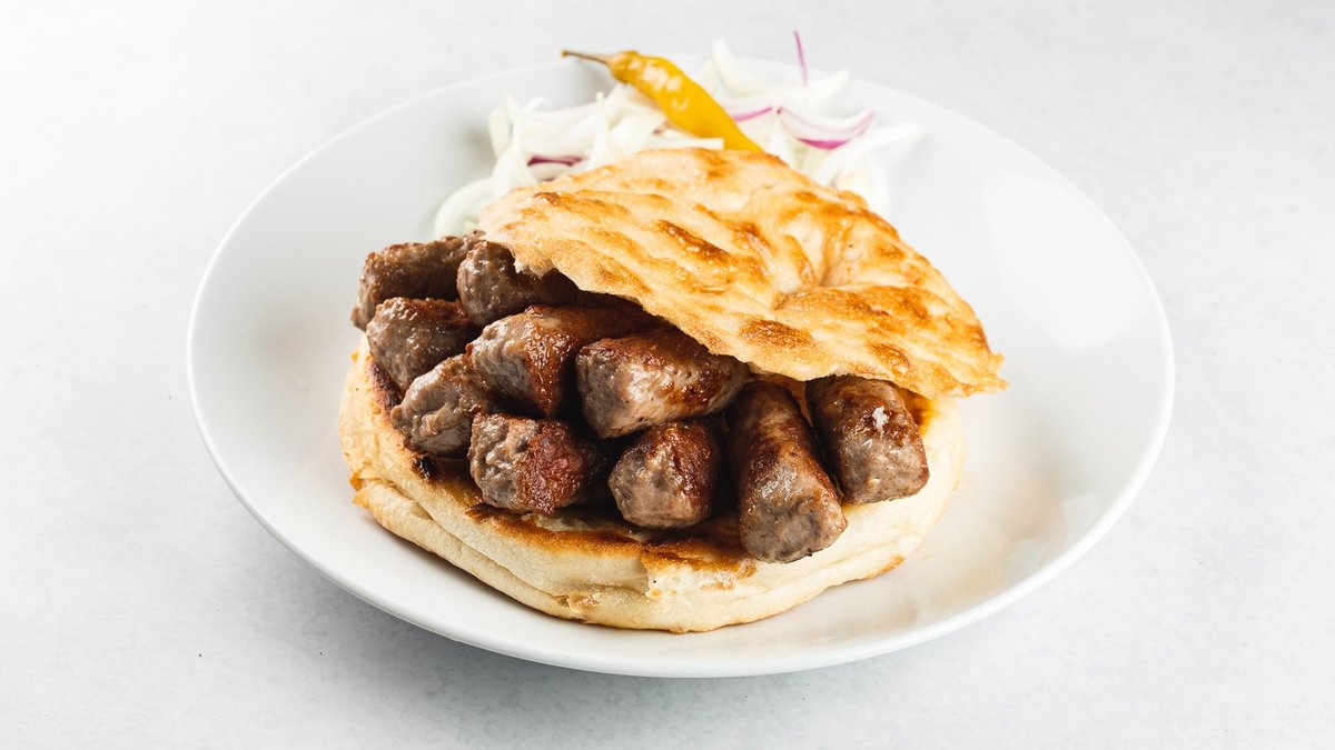 Juneći ćevapi s lepinjom