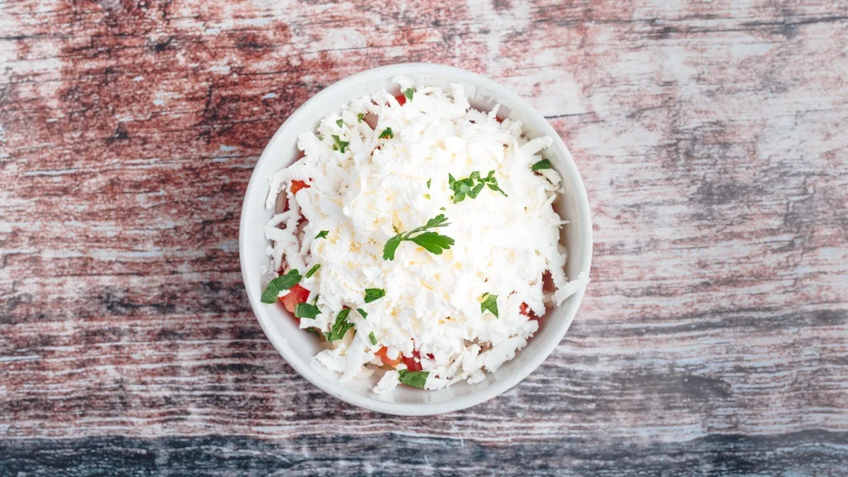 Srpska salata sa sirom