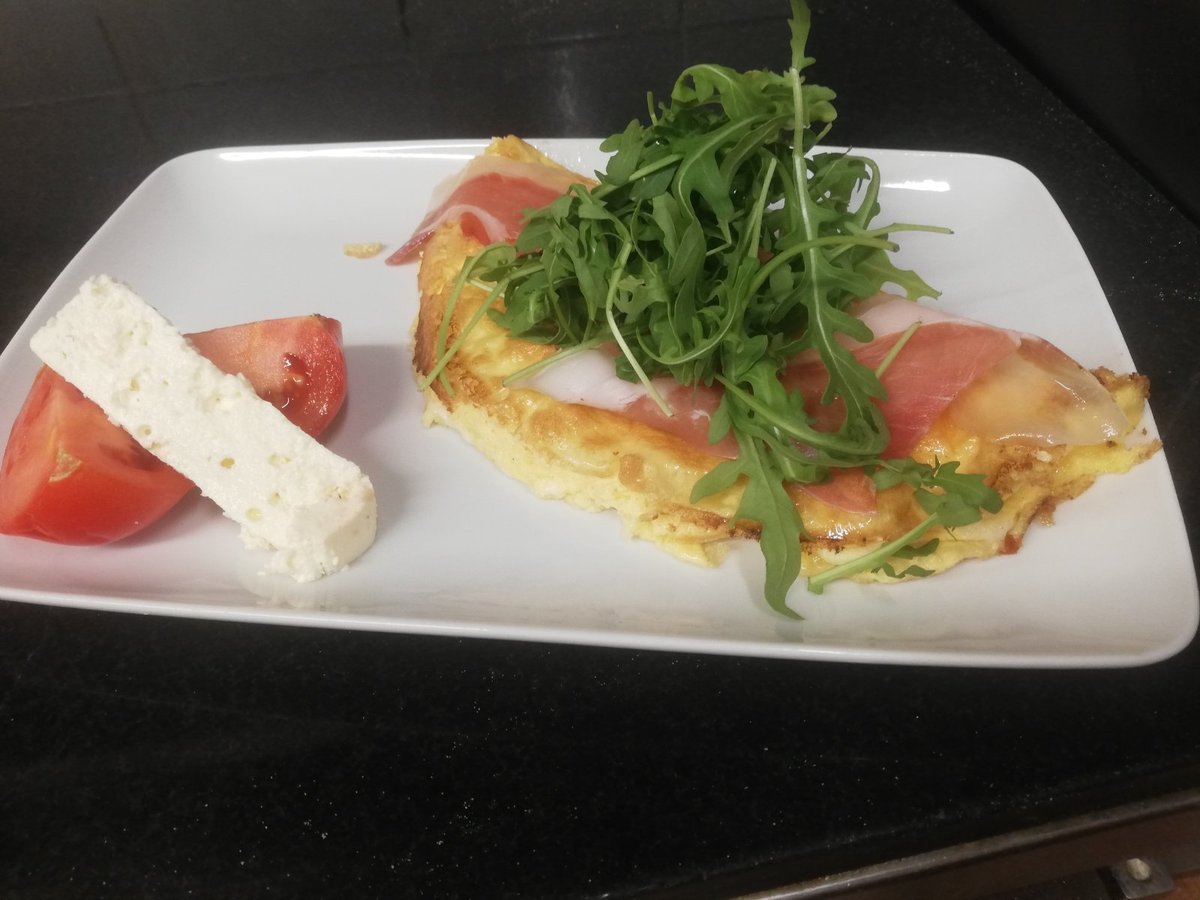 Omlet sa pršutom i rukolom