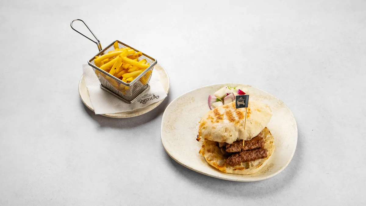 Ćevapi u lepinji