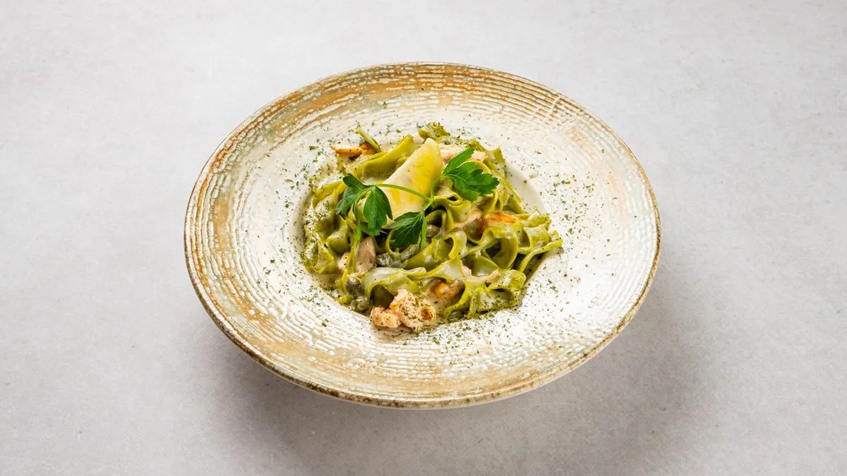 Tagliatelle s lososom na bijelo