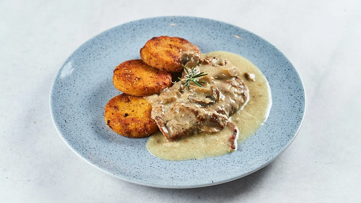 Punjeni teleći odrezak u umaku s popečcima
