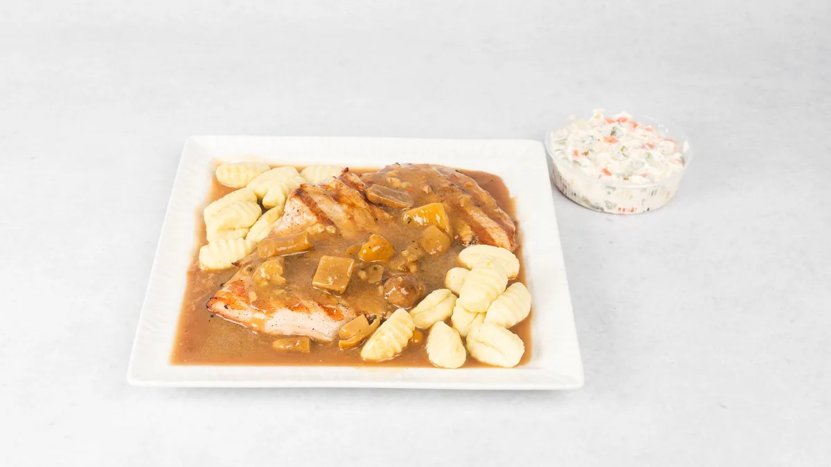 Beefsteak u umaku od vrganja s prilogom