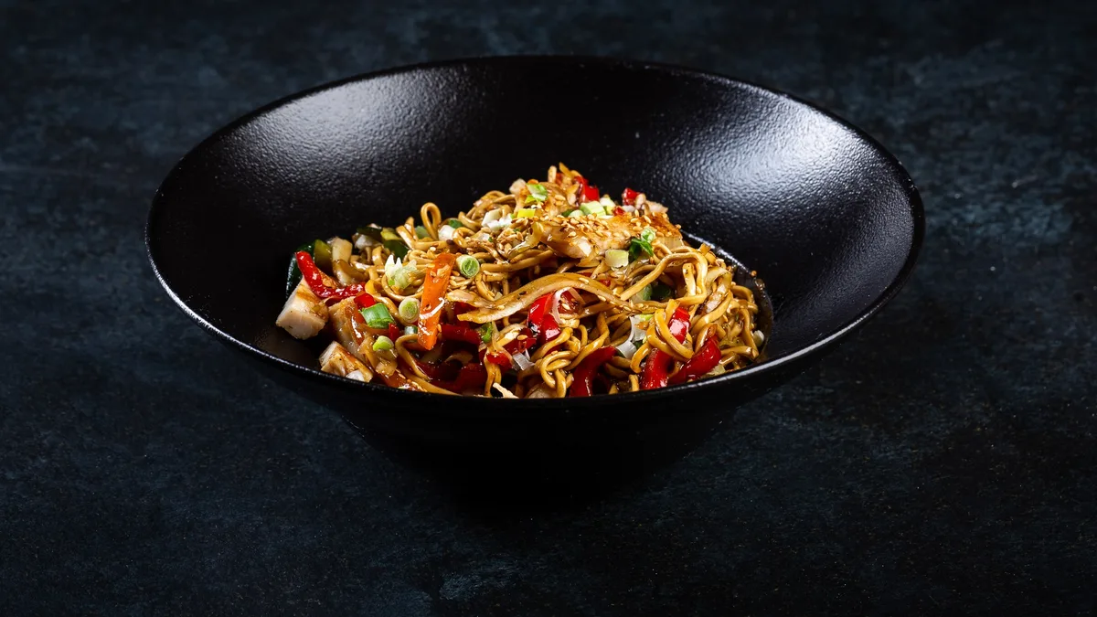 Wok piletina sa sezonskim povrćem