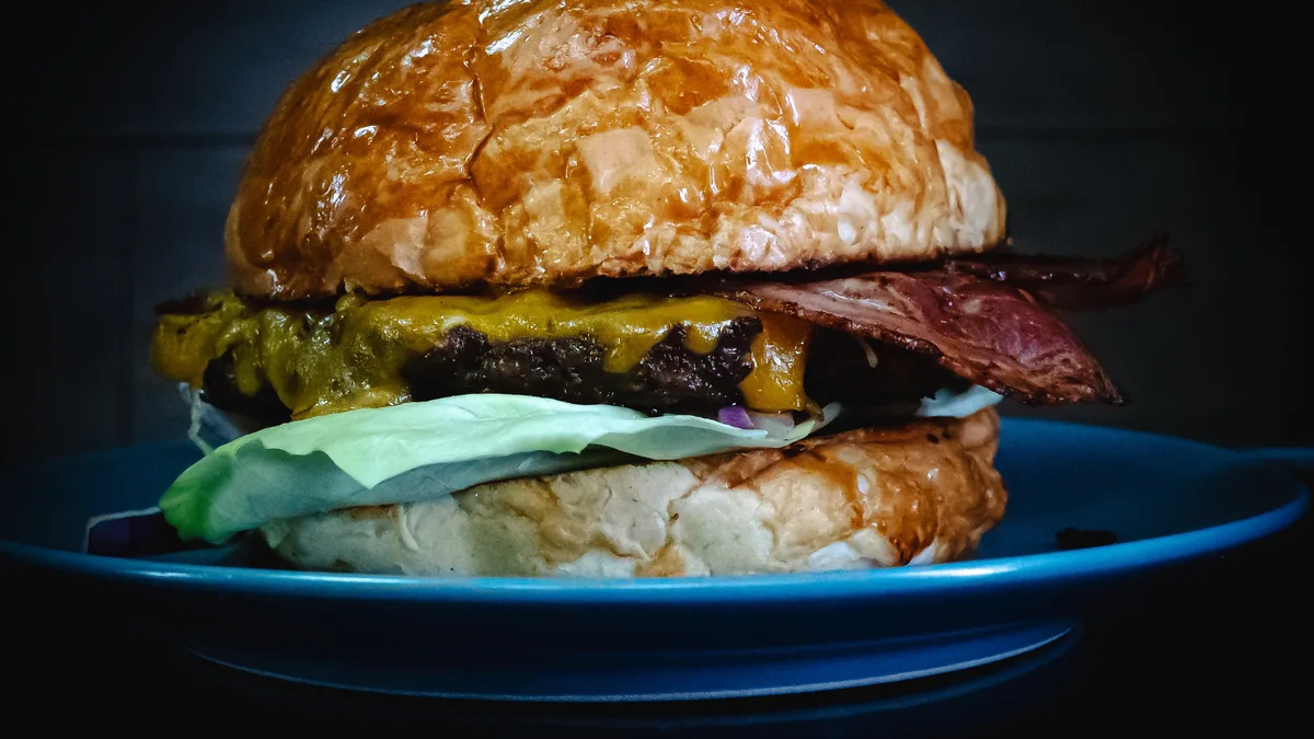 Cheddar bacon burger (180 g Angus)
