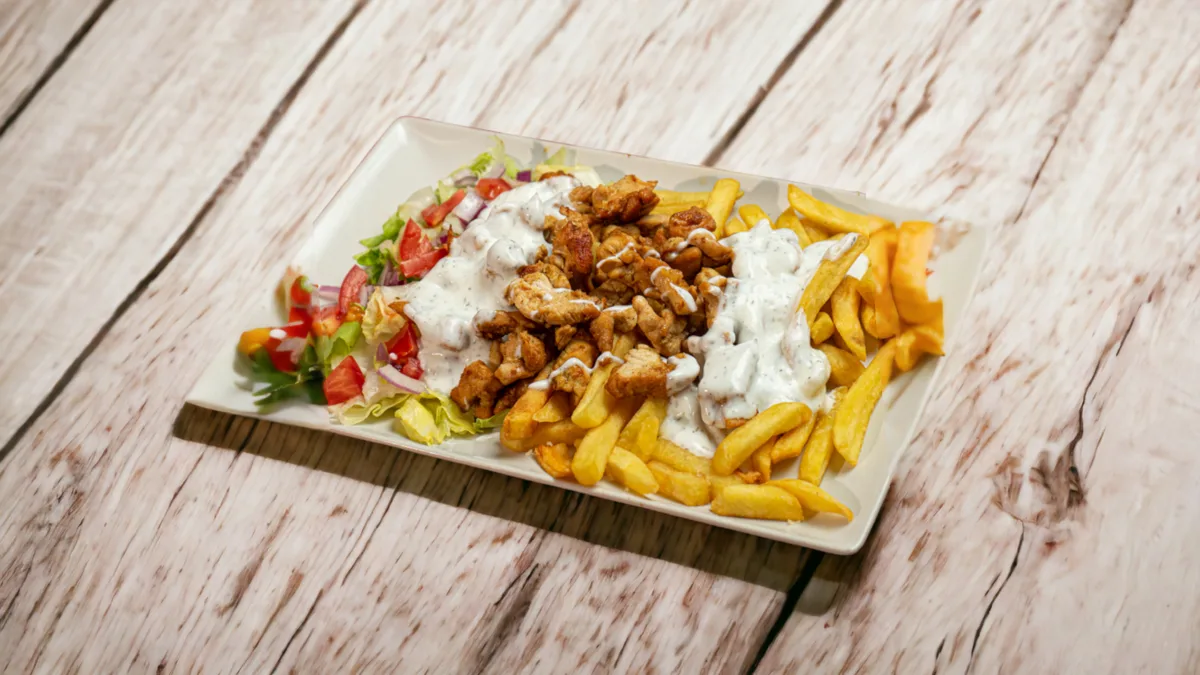 Sajtos gyros tál hasábburgonyával