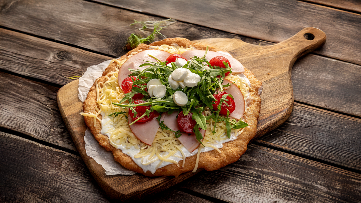 Gluténmentes Sonkás-Rukkolás lángos