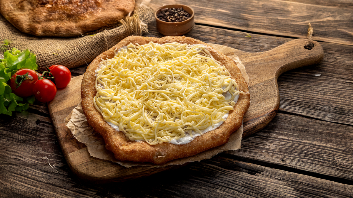 Sajtos-Tejfölös Lángos