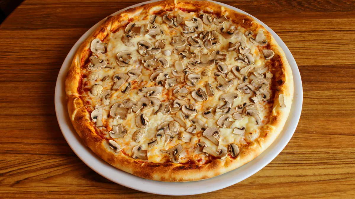 Gombás pizza