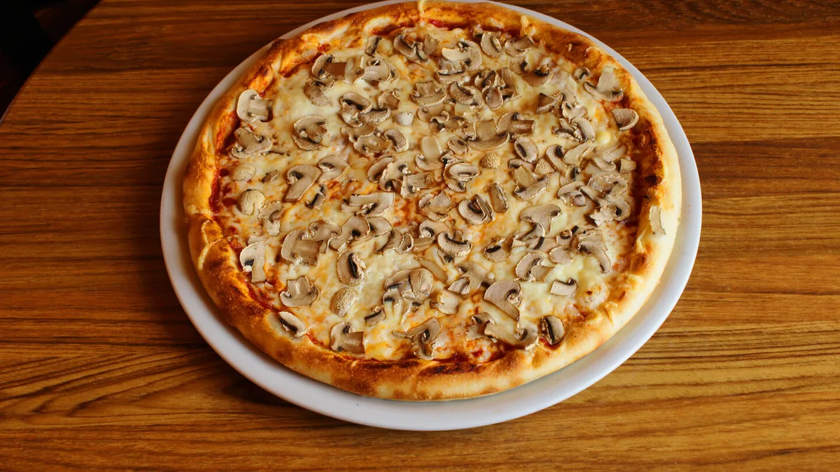 Sonkás-gombás pizza