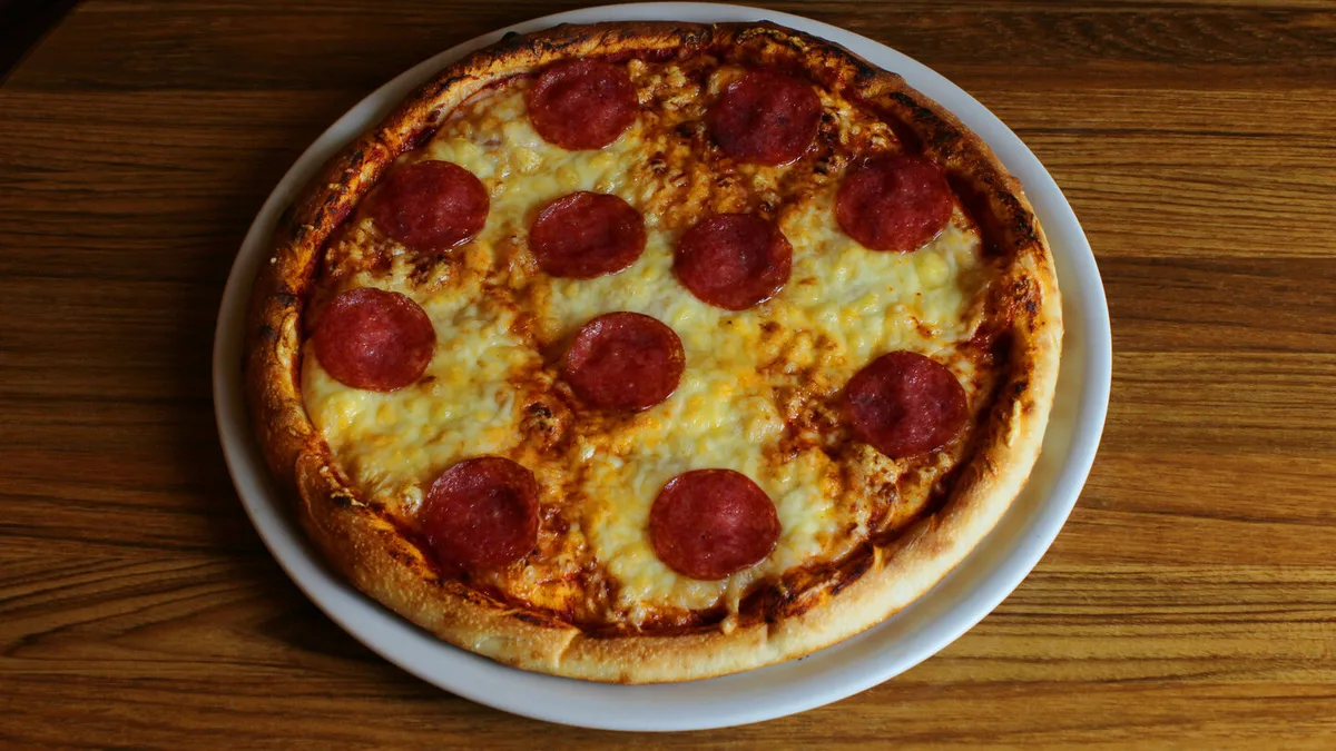 Szalámis pizza