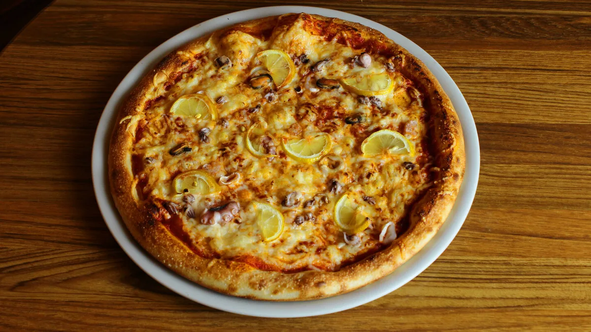 Tenger gyümölcsei pizza