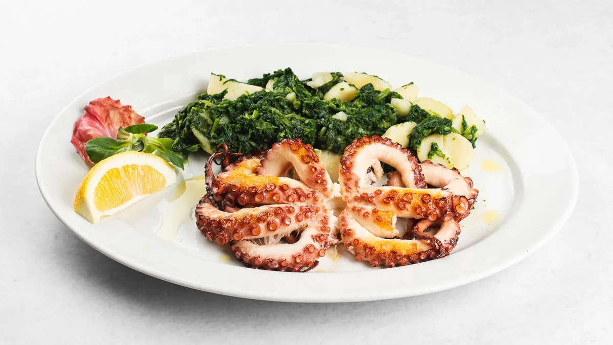 Hobotnica na žaru s prilogo (250 g)