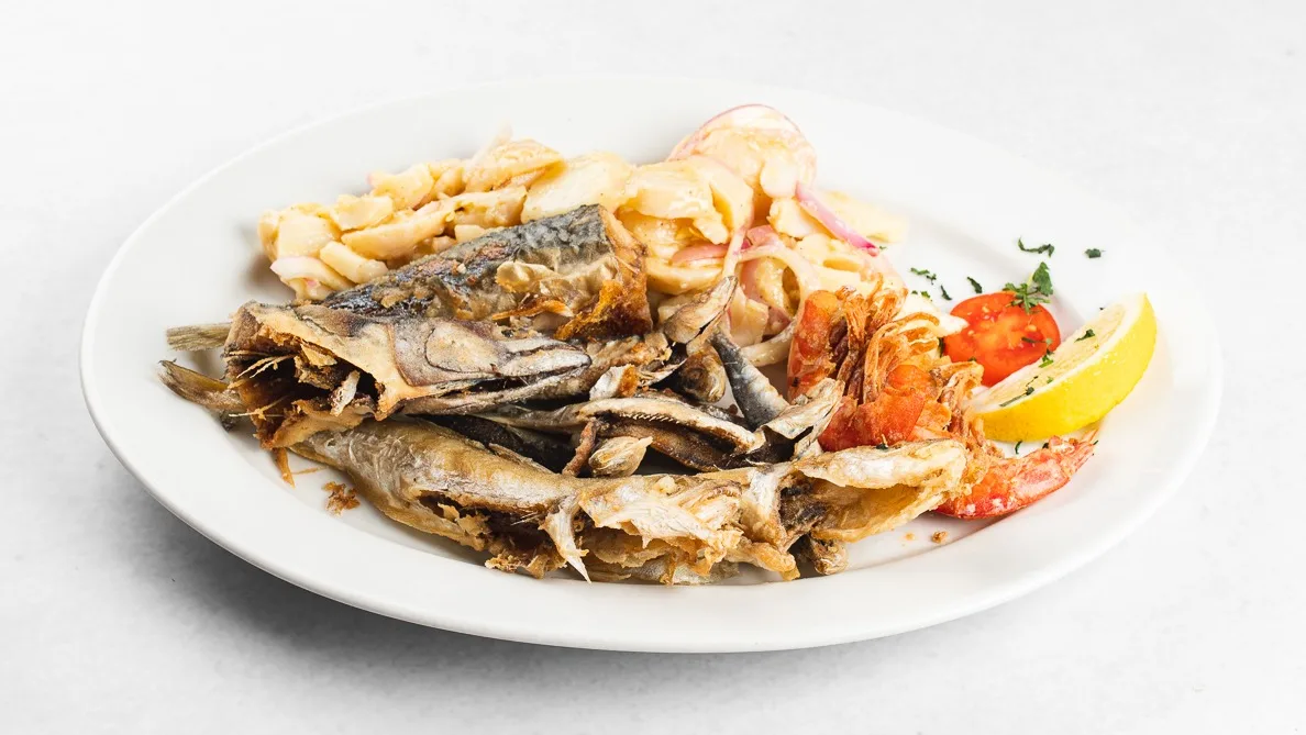 Mešana ocvrta riba s prilogo (350 g)