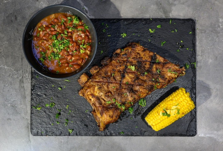 Costilla St Louis ½ kg + Papas