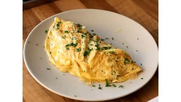 Omletă cu șuncă și cașcaval